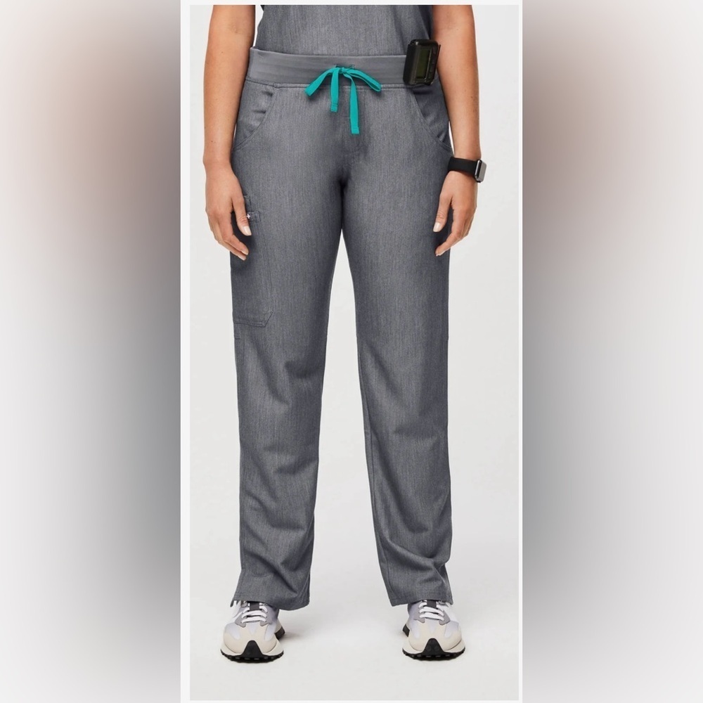 FIGS Kade Cargo Scrub Pants Graphite T21004P